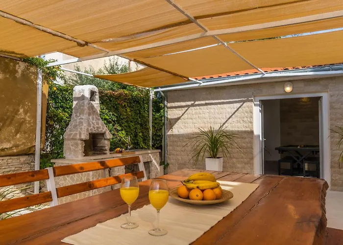 Ostone Βίλα Πούλα